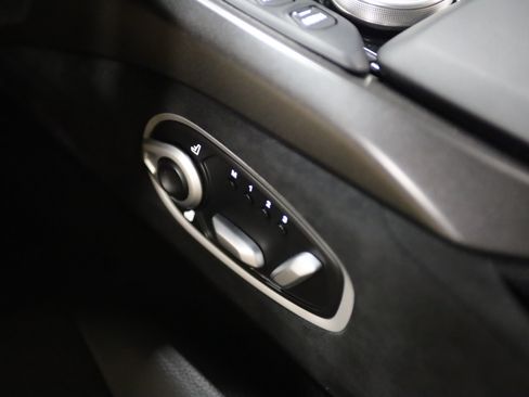Used 2021 Aston Martin V8 Vantage Coupe RWD image 28