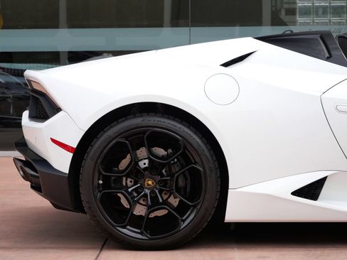 Used 2017 Lamborghini Huracan LP 580-2 RWD image 12