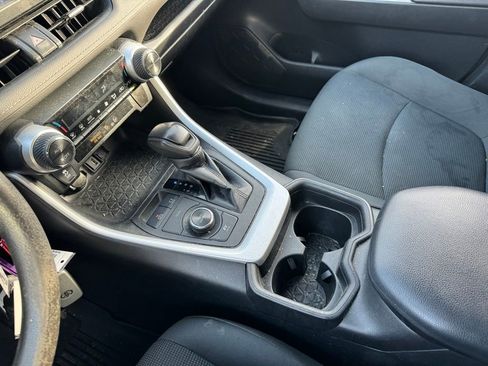 Used 2021 Toyota RAV4 LE AWD/4WD image 10