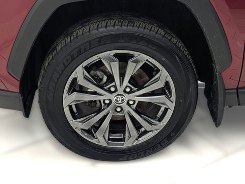 Used 2023 Toyota RAV4 XLE Premium image 9