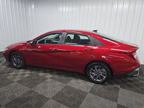 Used 2024 Hyundai Elantra SEL FWD image 4