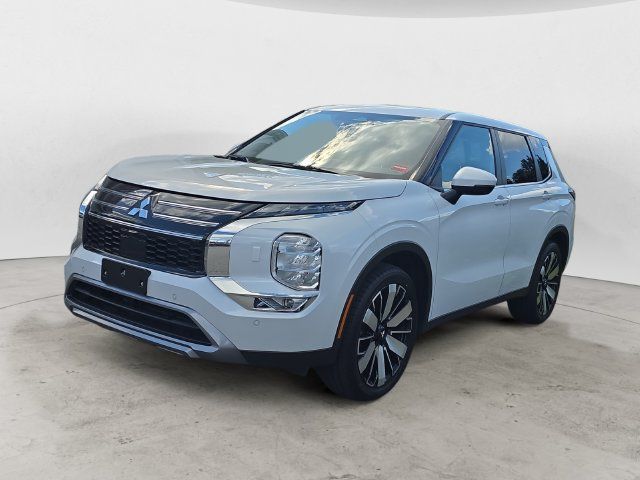 Used 2025 Mitsubishi Outlander SE AWD/4WD image 1