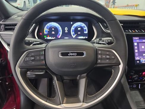 Used 2025 Jeep Grand Cherokee Altitude AWD/4WD image 18