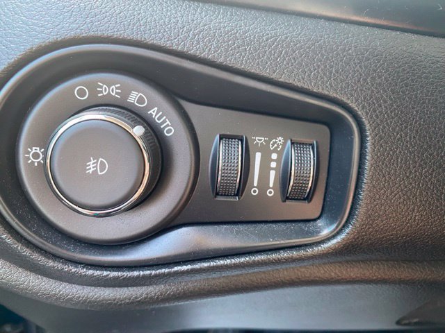 Used 2021 Jeep Renegade Latitude w/ Convenience Group FWD image 20