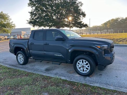 Certified 2025 Toyota Tacoma SR5 AWD/4WD image 7
