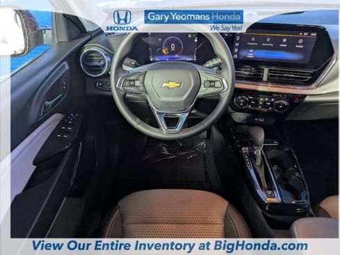 Used 2025 Chevrolet Trax LT w/ Driver Confidence Package image 14