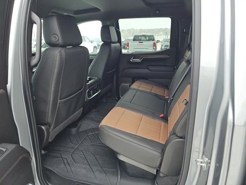 Used 2024 Chevrolet Silverado 1500 High Country w/ Technology Package image 9