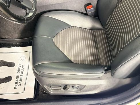 Used 2022 Toyota Camry SE image 18