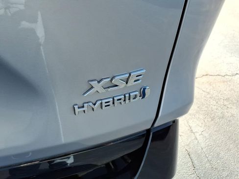 Used 2023 Toyota RAV4 XSE AWD/4WD image 7