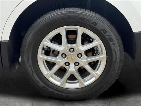 Used 2022 Chevrolet Equinox LT w/ Driver Convenience Package image 7