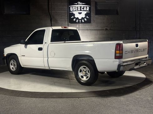 Used 2001 Chevrolet Silverado 1500 2WD Regular Cab w/ Firm Ride Suspension Pkg image 3