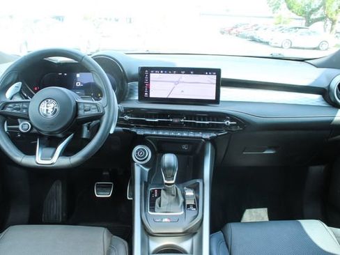 Used 2025 Alfa Romeo Tonale w/ Premium Package AWD/4WD image 16