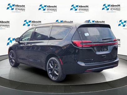 New 2026 Chrysler Pacifica Limited w/ S Appearance Package
