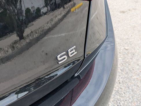 Used 2025 Volkswagen Jetta SE FWD image 9