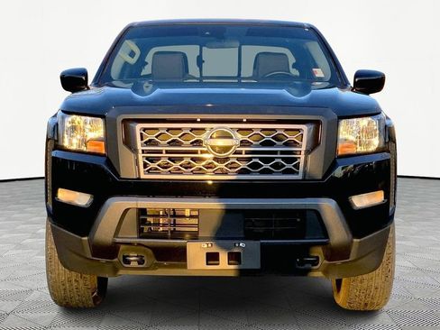Used 2023 Nissan Frontier SV image 2