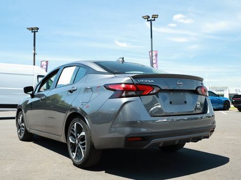 Used 2024 Nissan Versa SR FWD image 8