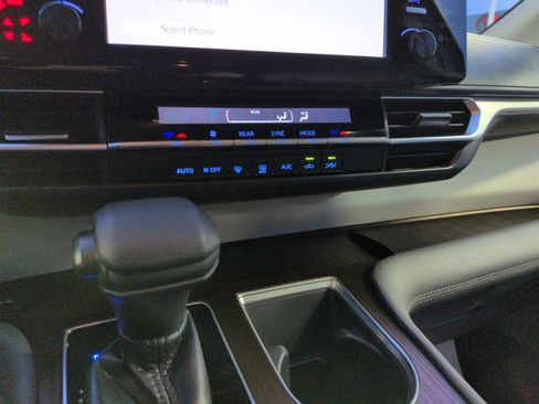 Used 2021 Toyota Sienna LE image 18