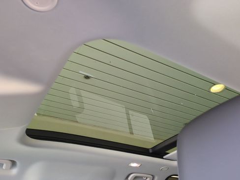 New 2025 Land Rover Defender 110 S image 19