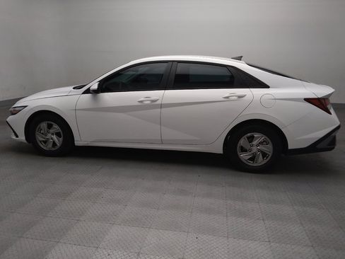 Used 2025 Hyundai Elantra SE FWD image 3
