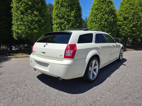 Used 2005 Dodge Magnum R/T w/ Convenience Group II RWD image 5