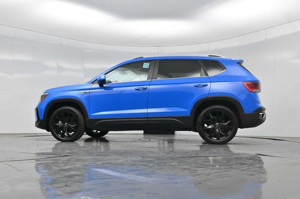 Used 2023 Volkswagen Taos SE w/ Panoramic Sunroof Package FWD image 23