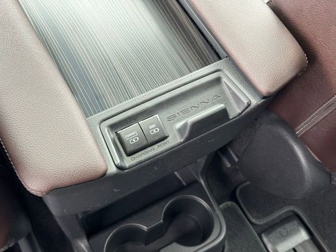 Certified 2021 Toyota Sienna Platinum image 23