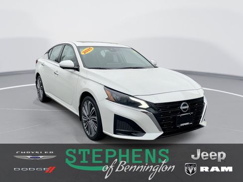 Used 2025 Nissan Altima 2.5 SL AWD/4WD image 1