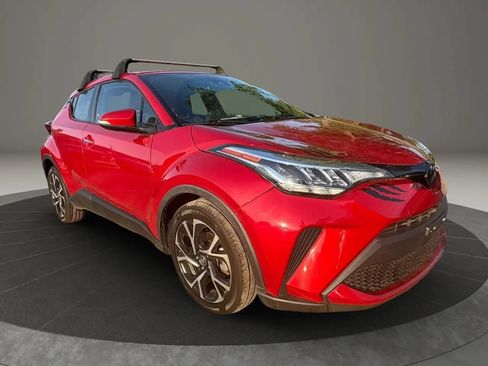 Used 2022 Toyota C-HR XLE FWD image 3