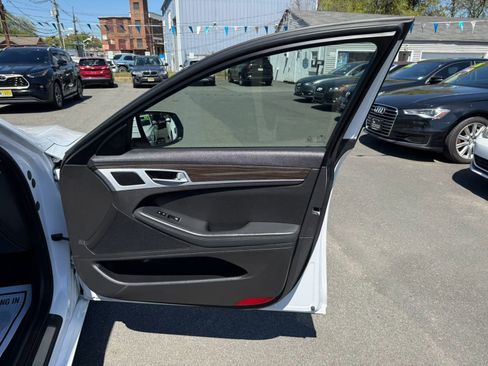 Used 2015 Hyundai Genesis 3.8 RWD image 42