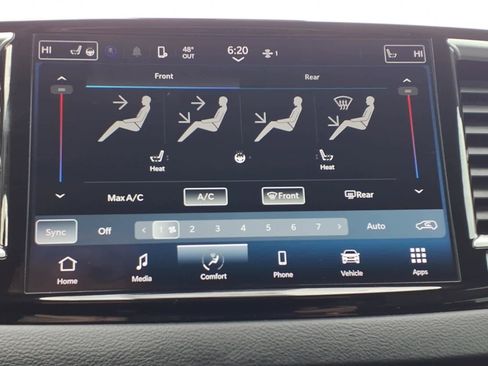 Used 2023 Chrysler Pacifica Touring-L image 21