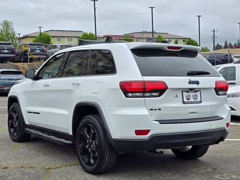 Used 2019 Jeep Grand Cherokee Laredo AWD/4WD image 6