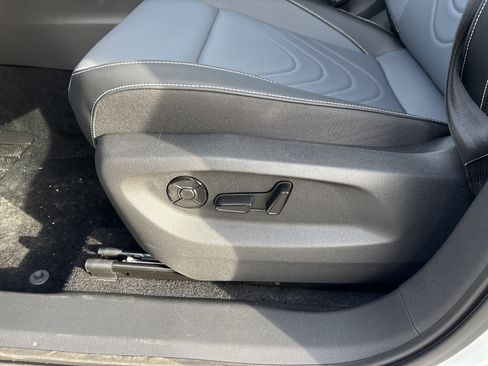 New 2026 Volkswagen Tiguan SE image 11