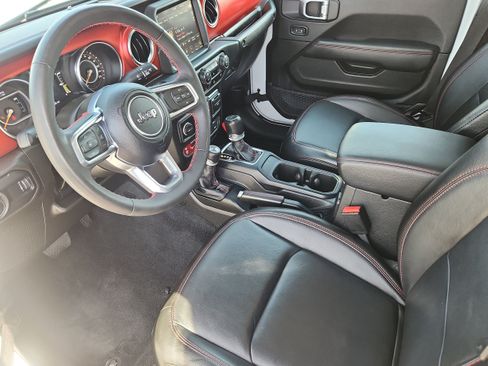 Used 2023 Jeep Gladiator Rubicon w/ LED Lighting Group AWD/4WD image 9