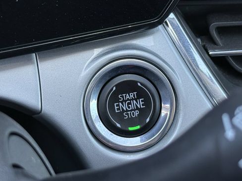 Used 2025 Chevrolet Trax LT FWD image 20
