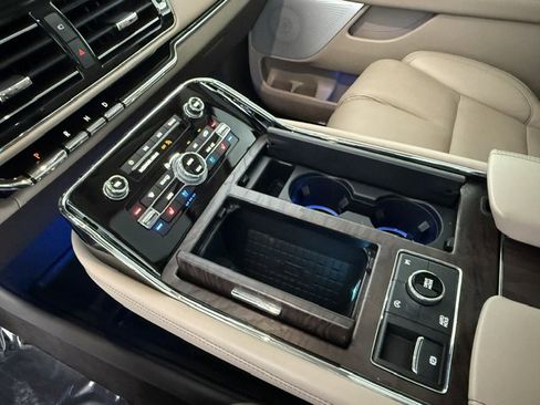 Used 2024 Lincoln Navigator Reserve AWD/4WD image 13