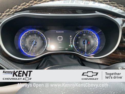 Used 2024 Chrysler Pacifica Limited image 33