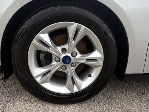 Used 2014 Ford Focus SE w/ SE Winter Package FWD image 27