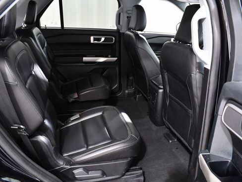 Used 2023 Ford Explorer XLT w/ Equipment Group 202A image 19