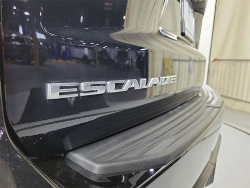 Used 2023 Cadillac Escalade ESV Premium Luxury image 7