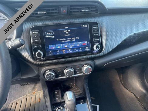 Used 2023 Nissan Kicks SV FWD image 11