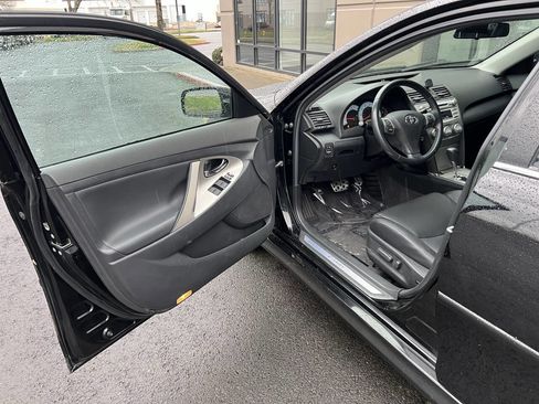 Used 2011 Toyota Camry SE w/ Sport Leather Pkg FWD image 7