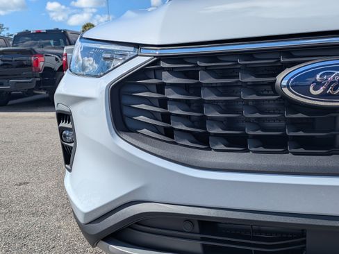New 2026 Ford Escape SE FWD image 10