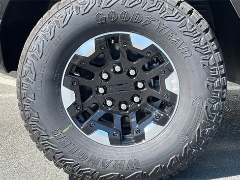 Used 2024 GMC Hummer EV 2X w/ Extreme Off-Road Package image 25