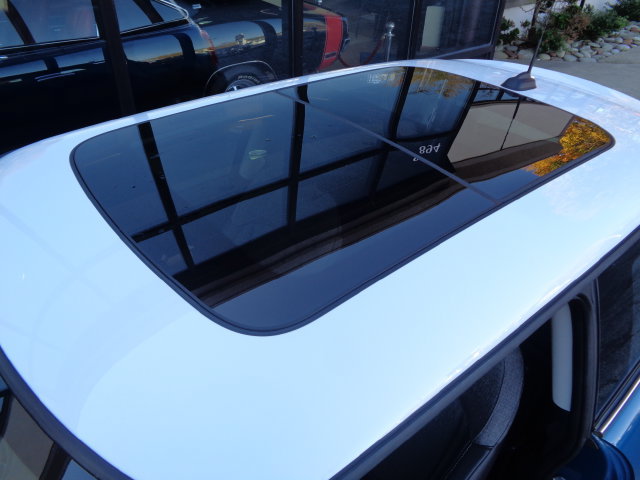 Used 2023 MINI Cooper SE FWD image 9