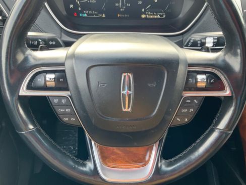 Used 2019 Lincoln Nautilus Select image 15