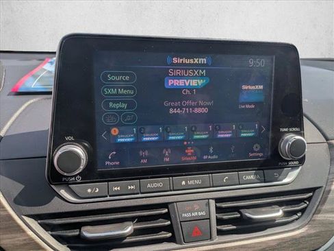 Used 2025 Nissan Altima 2.5 SV FWD image 12