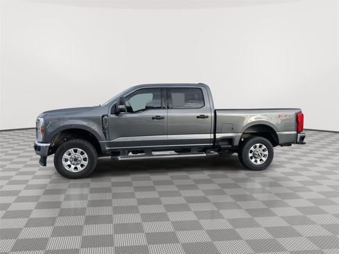 Used 2024 Ford F350 XLT w/ FX4 Off-Road Package image 2