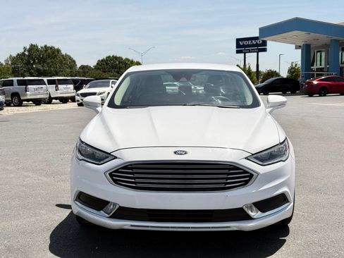 Used 2018 Ford Fusion SE w/ Equipment Group 602A FWD image 2