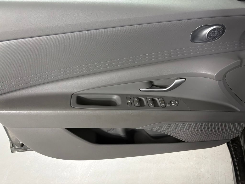 Used 2024 Hyundai Elantra SEL FWD image 14