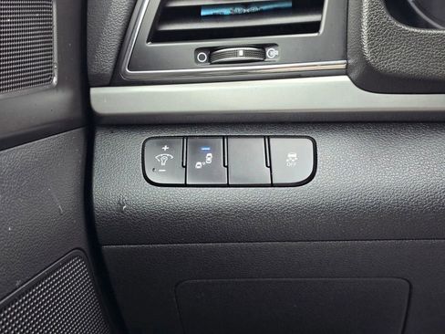 Used 2017 Hyundai Elantra Value Edition image 27